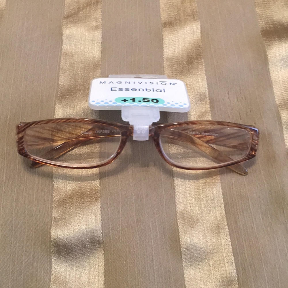 Magnivision by Foster Grant +1.50 women with case